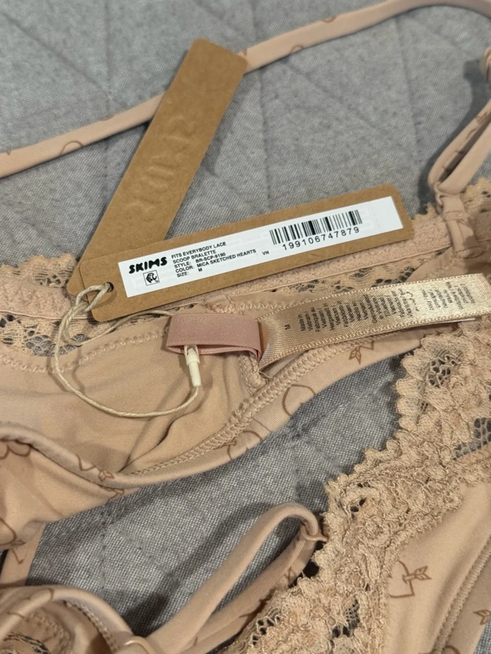 SKIMS Fits Everybody Lace Scoop Bralette Mica Sketched Hearts Medium NWT - Picture 3 of 3